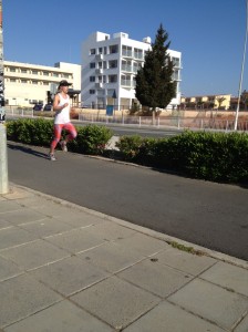 Ikke så lett å fange 10x100 sprint, men synes Kristian gjorde en god jobb her. Sykkelveien på Kypros kan brukes til så mangt. Ekstra moro var det at Magnus syklet bak, men det kom ikke med på bildet.